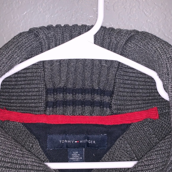 Beautiful Tommy Hilfiger Pullover Sweater - Picture 4 of 4